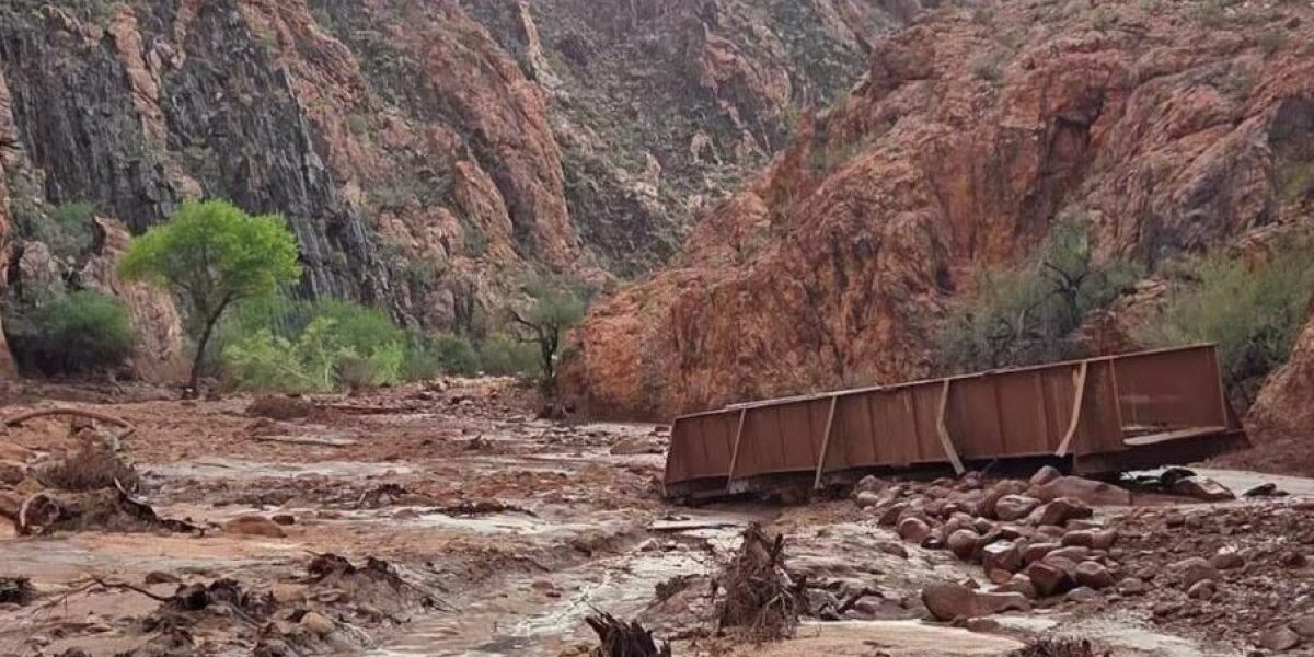 Inundación en el Gran Cañón deja un muerto y desaparecidos.