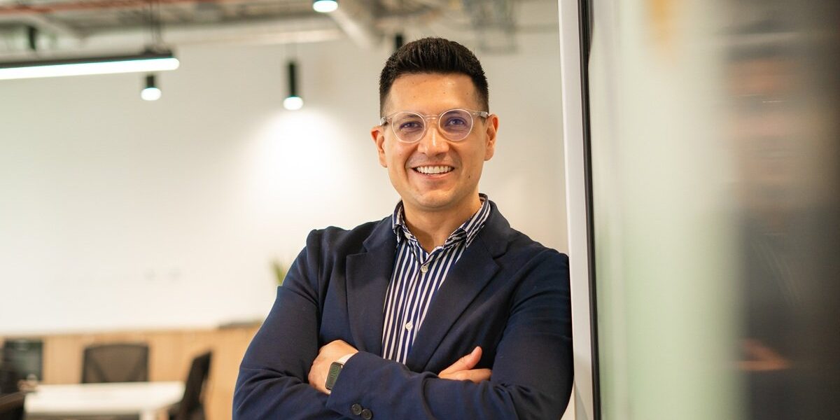 Líderes en LinkedIn influyendo en decisiones empresariales.