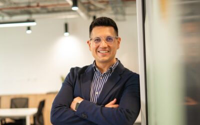 Líderes en LinkedIn influyendo en decisiones empresariales.