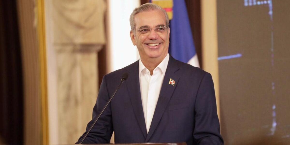 Luis Abinader liderando República Dominicana y PRM.