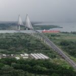 Buque en el Canal de Panamá con tarifas récord