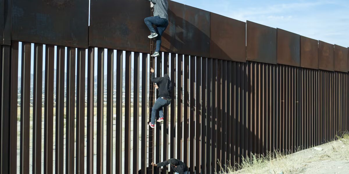 Trump presiona a México para detener migración en la frontera.