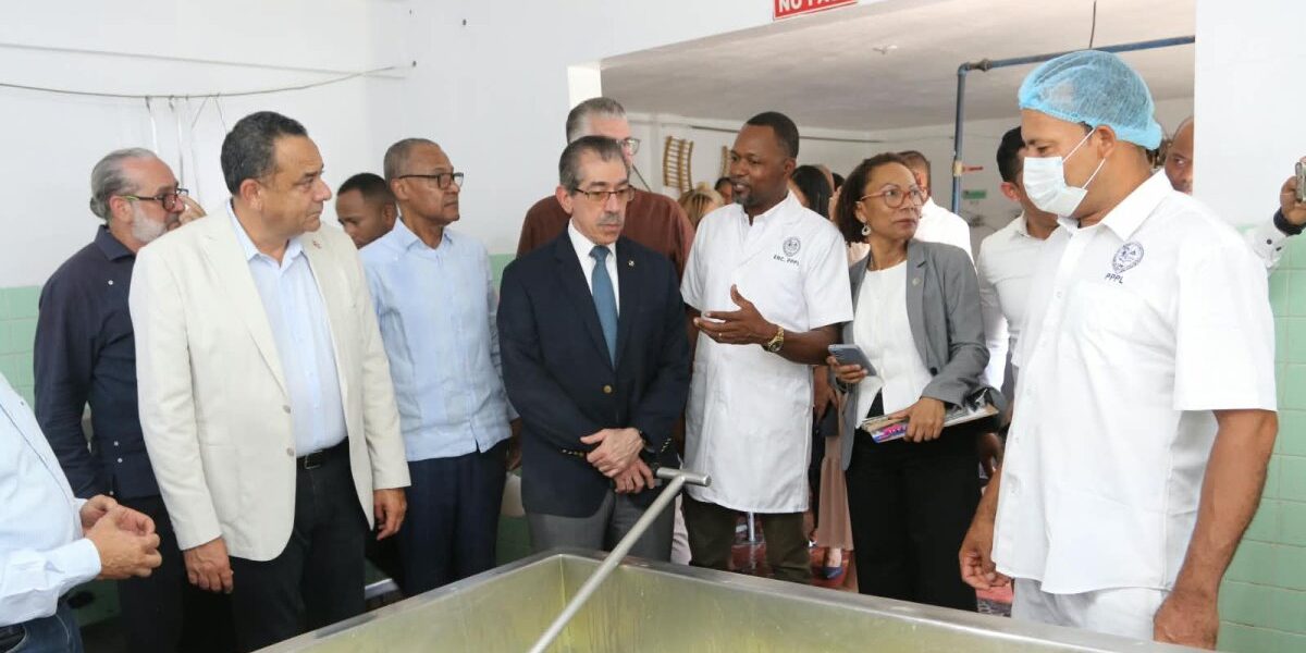 Inauguración de la planta procesadora de lácteos en la UASD