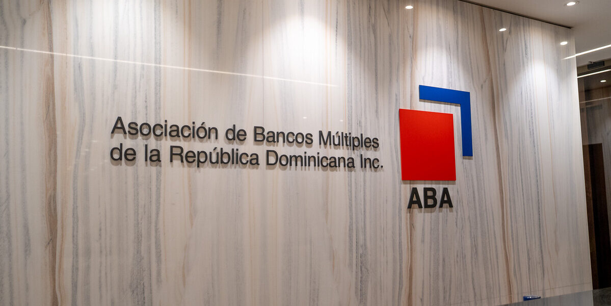 Cedeño Brea lidera la Superintendencia de Bancos
