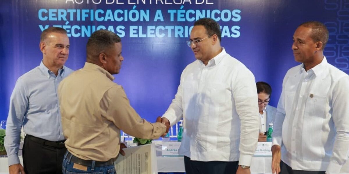 Transmisión eléctrica en RD modernizada por ETED